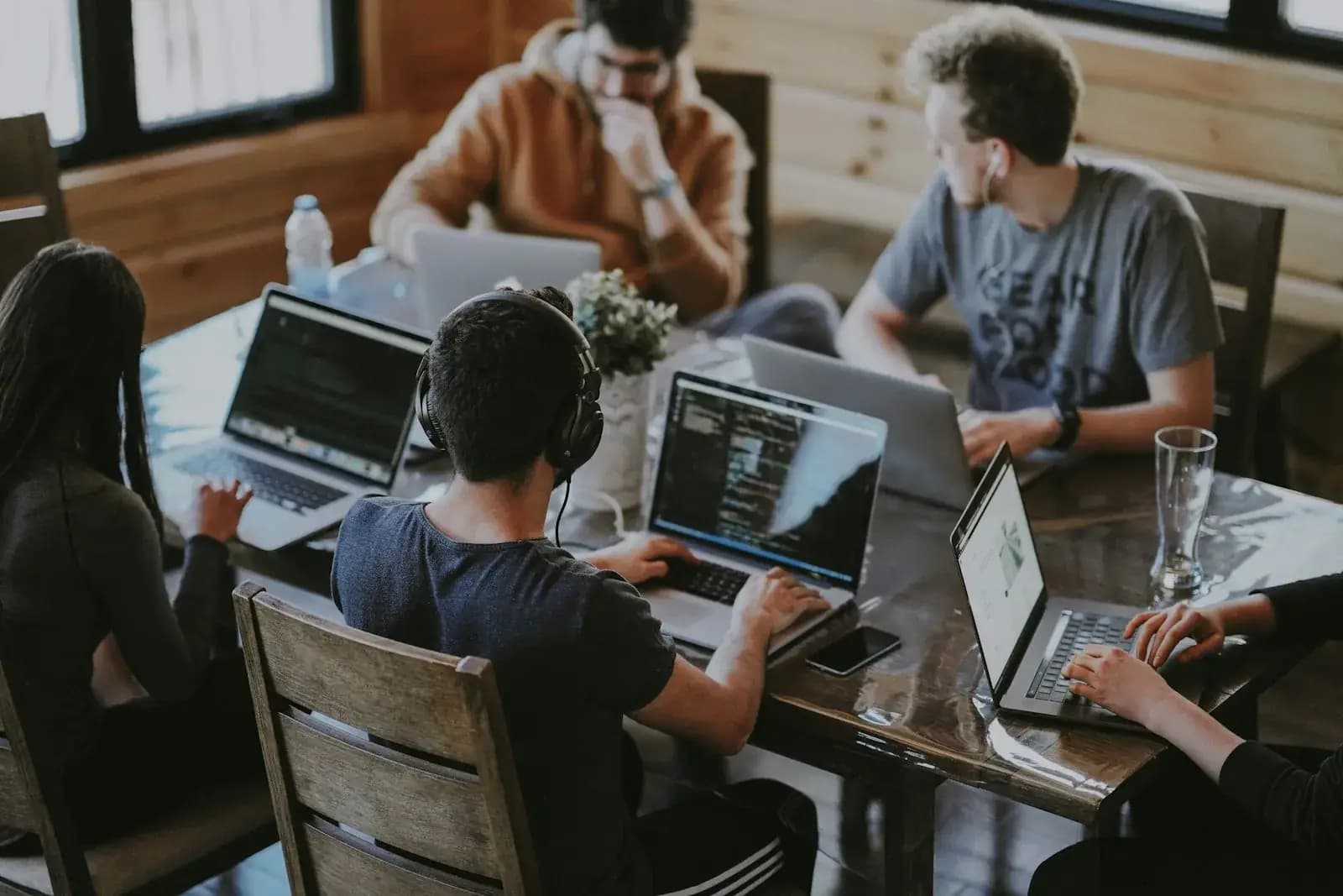 Rhein Code — Webagentur und Digitalstudio aus Düsseldorf bei der Arbeit