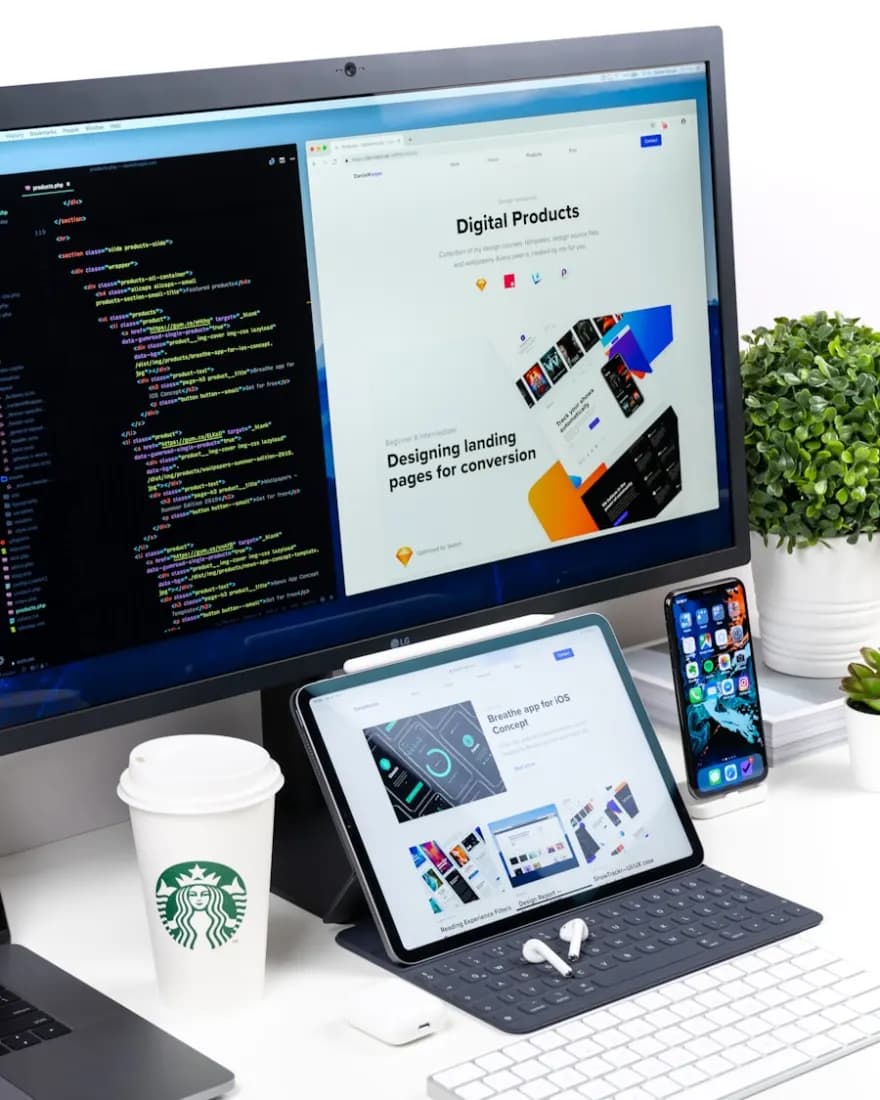 Firmen-Website auf Monitor, Tablet und Smartphone – Website erstellen lassen in Düsseldorf